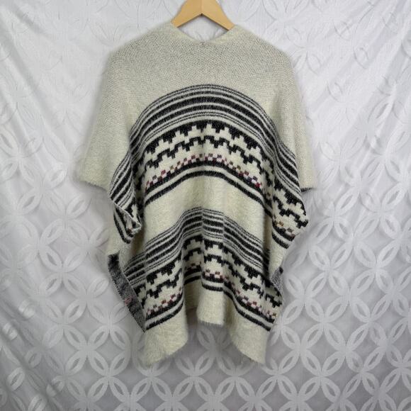 Anthropologie Akemi + Kin Tallulah Eyelash Knit Plush Aztec Print Poncho - Picture 7 of 7
